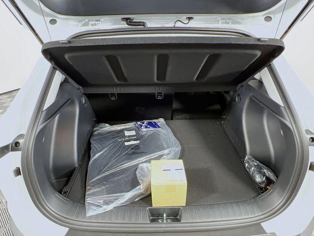 Photo of 2025 Atlas White Hyundai KONA