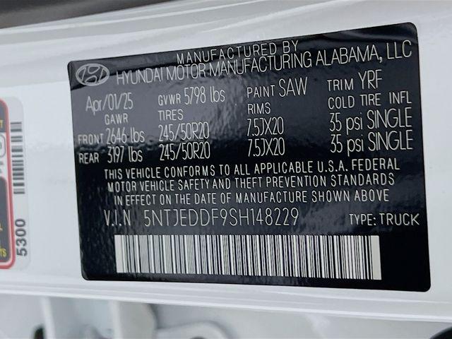 Photo of 2025 Atlas White Hyundai SANTA CRUZ