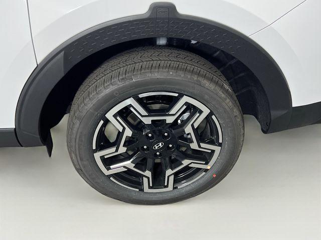 Photo of 2025 Atlas White Hyundai SANTA CRUZ