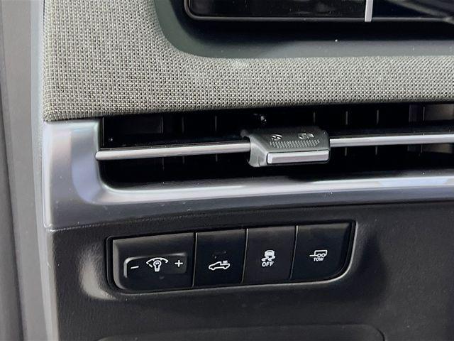 Photo of 2025 Atlas White Hyundai SANTA CRUZ