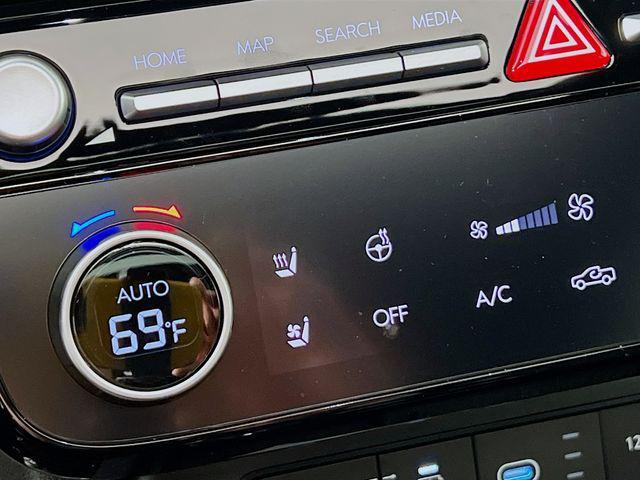 Photo of 2025 Atlas White Hyundai SANTA CRUZ