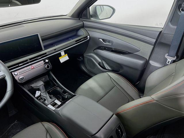 Photo of 2025 Atlas White Hyundai SANTA CRUZ