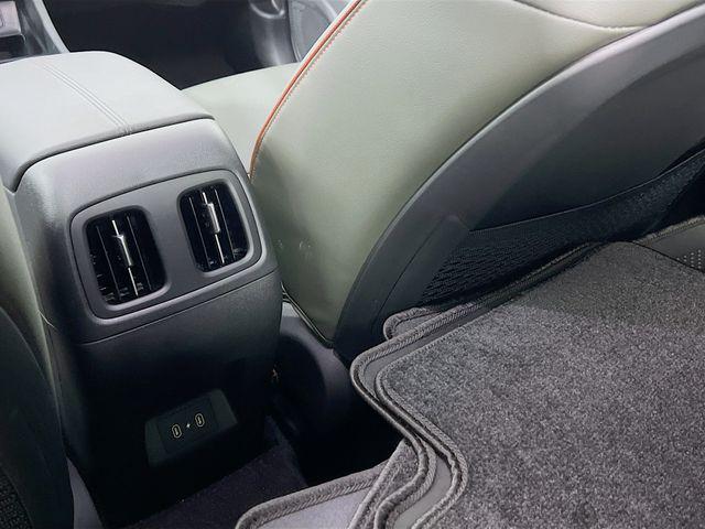 Photo of 2025 Atlas White Hyundai SANTA CRUZ