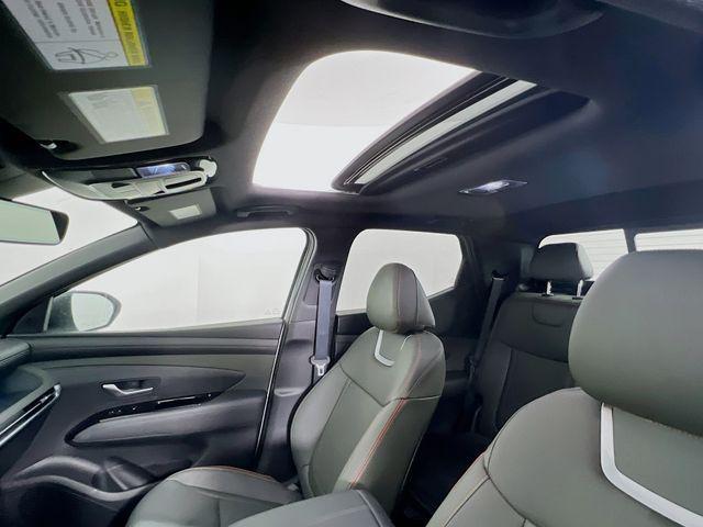 Photo of 2025 Atlas White Hyundai SANTA CRUZ