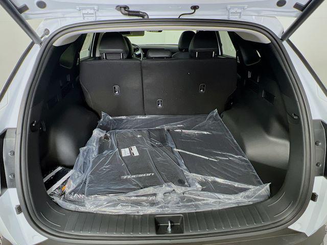 Photo of 2025 Creamy White Pearl Hyundai TUCSON Hybrid