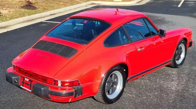 Photo of 1986 Red Porsche 911