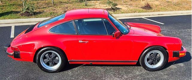 Photo of 1986 Red Porsche 911