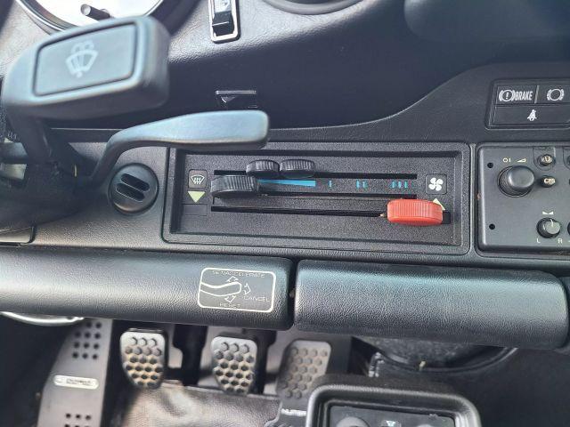 Photo of 1986 Red Porsche 911