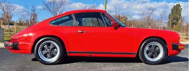 Photo of 1986 Red Porsche 911