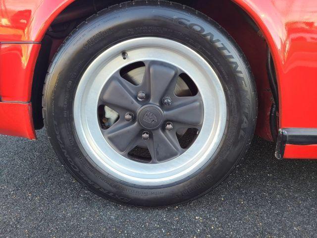 Photo of 1986 Red Porsche 911