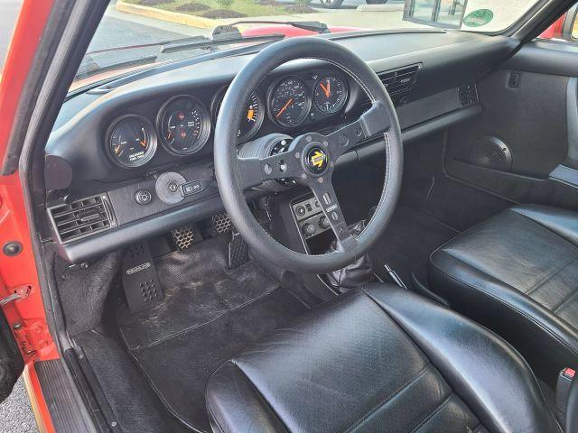 Photo of 1986 Red Porsche 911