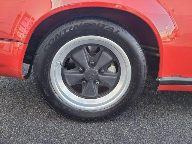 Photo of 1986 Red Porsche 911