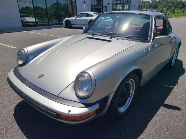 Photo of 1982 Silver Porsche 911