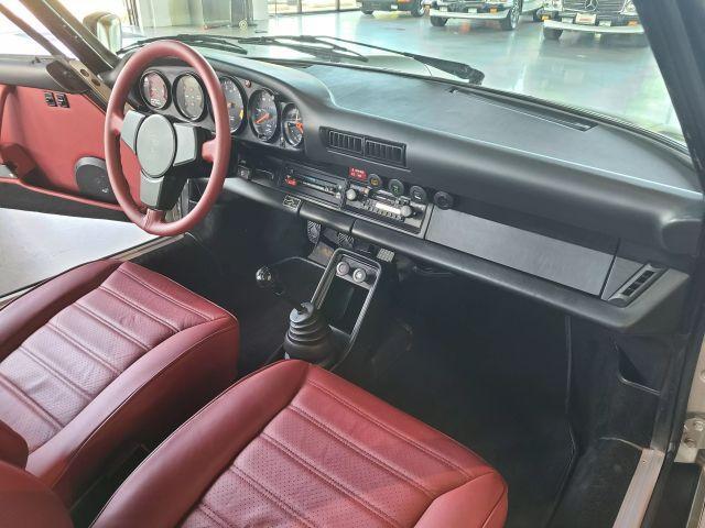 Photo of 1982 Silver Porsche 911