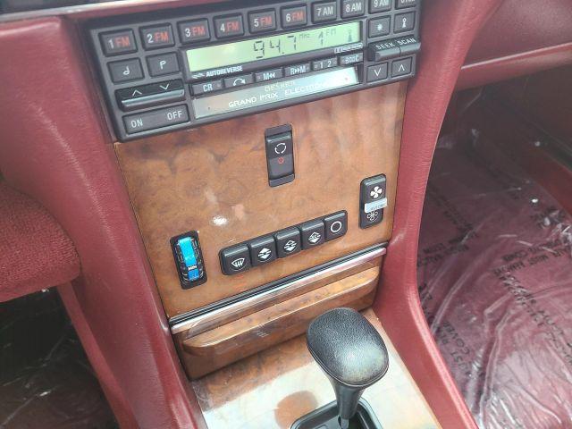 Photo of 1989 White Mercedes-Benz SL-Class