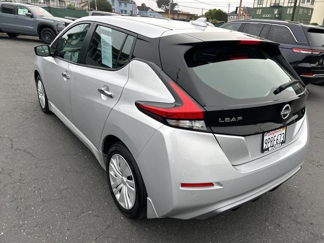 Photo of 2025 Brilliant Silver Metallic Nissan Leaf