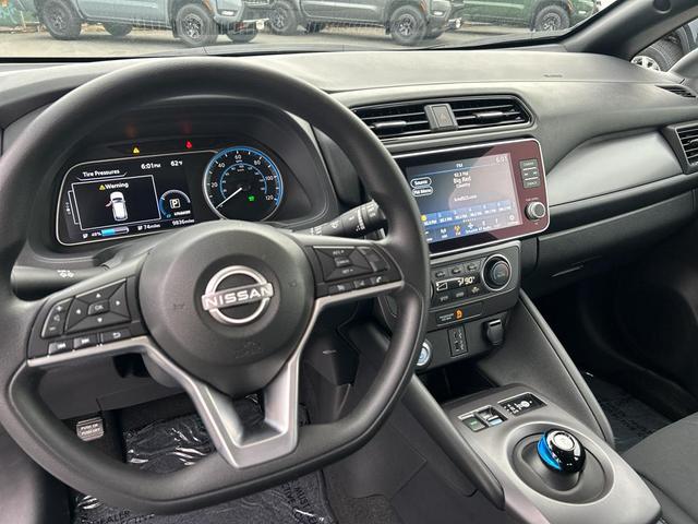 Photo of 2025 Brilliant Silver Metallic Nissan Leaf