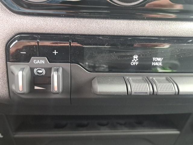 Photo of 2025 Bright White RAM 2500