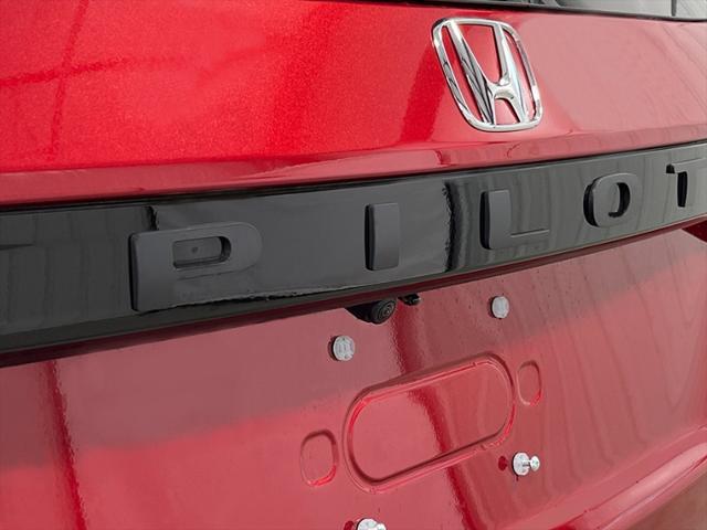Photo of 2025 Radiant Red Metallic II Honda Pilot