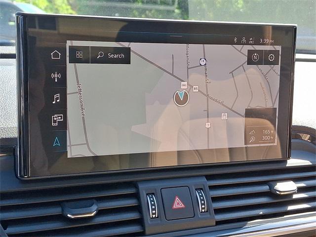 Photo of 2023 Glacier White Audi Q5