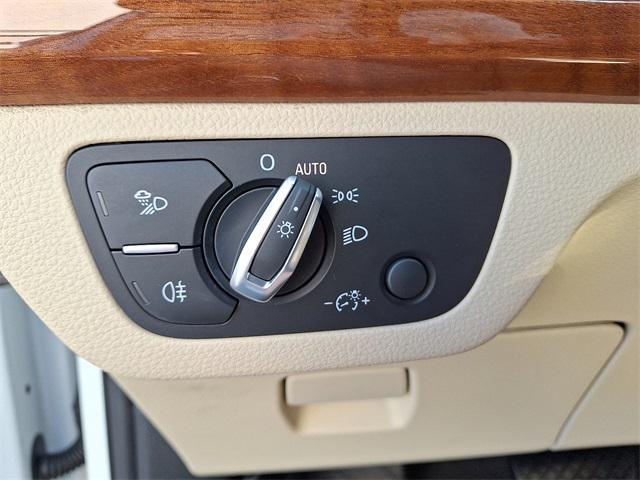 Photo of 2023 Glacier White Audi Q5
