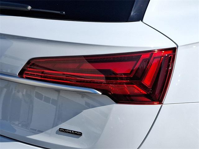 Photo of 2023 Glacier White Audi Q5
