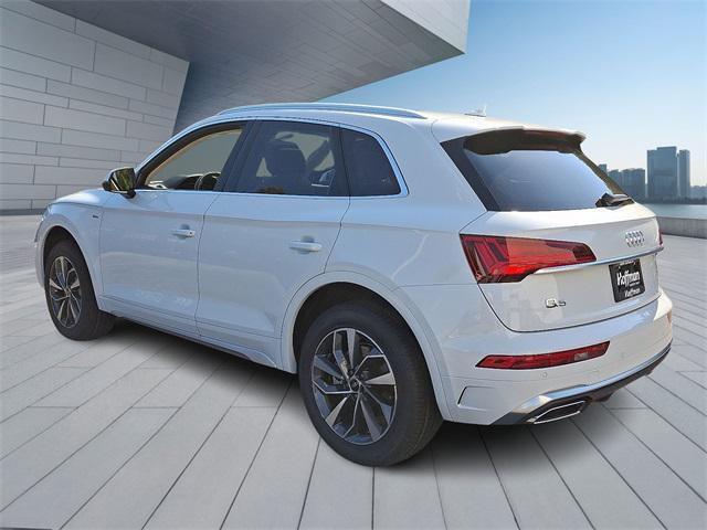 Photo of 2023 Glacier White Audi Q5