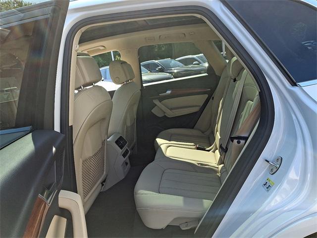 Photo of 2023 Glacier White Audi Q5