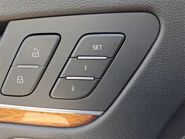Photo of 2023 Glacier White Audi Q5
