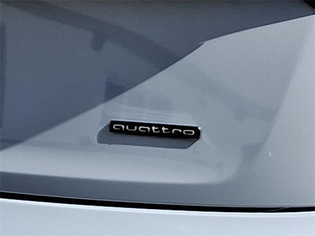 Photo of 2023 Glacier White Audi Q5