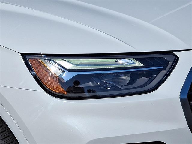 Photo of 2023 Glacier White Audi Q5