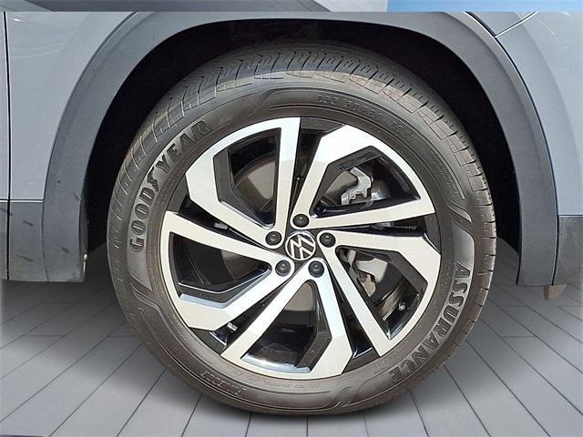 Photo of 2023 Gray Volkswagen Atlas Cross Sport