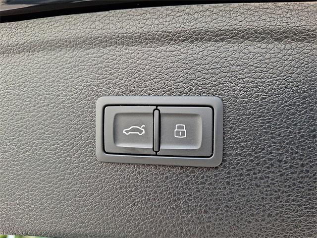 Photo of 2022 Black Metallic Audi Q5