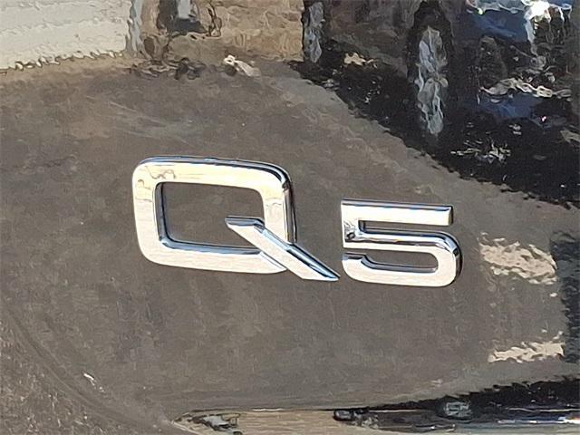 Photo of 2022 Black Metallic Audi Q5