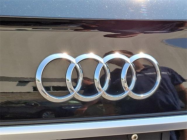 Photo of 2024 Black Metallic Audi Q5