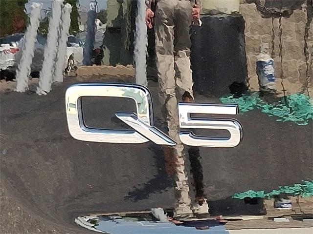 Photo of 2024 Black Metallic Audi Q5