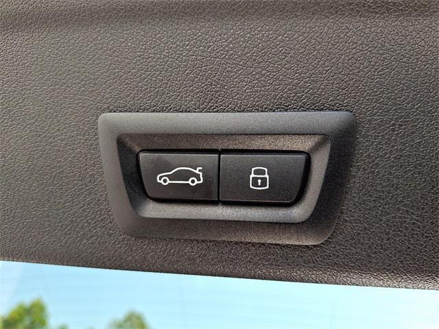 Photo of 2025 Black Sapphire Metallic BMW X6