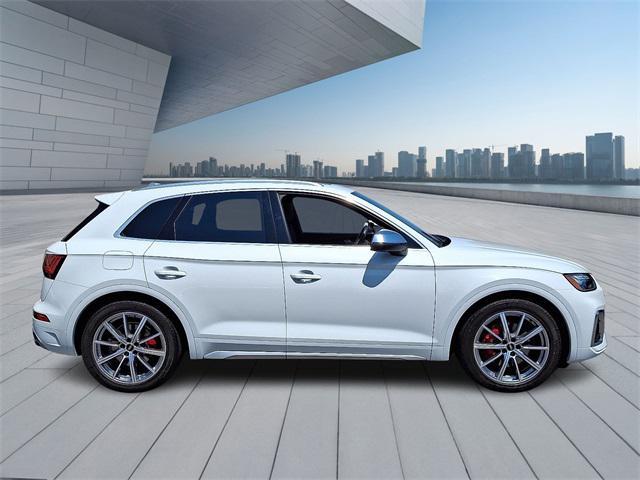 Photo of 2024 Glacier White Metallic Audi SQ5