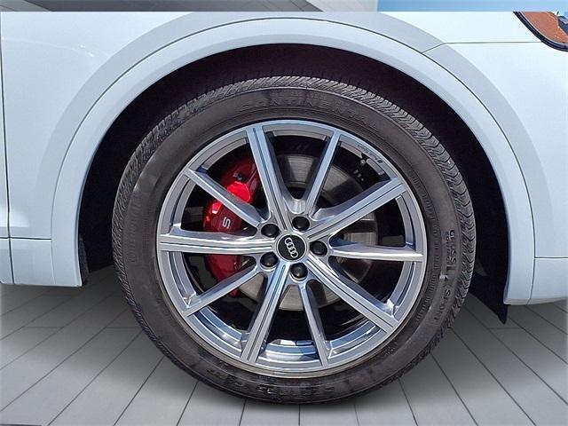 Photo of 2024 Glacier White Metallic Audi SQ5