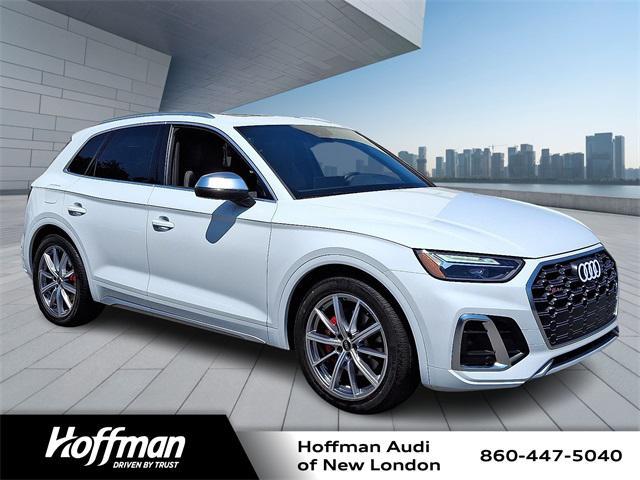Photo of 2024 Glacier White Metallic Audi SQ5