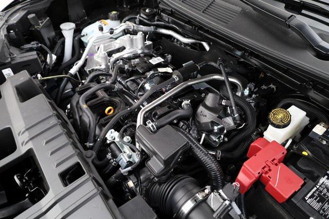 Photo of 2025 Super Black Nissan Kicks