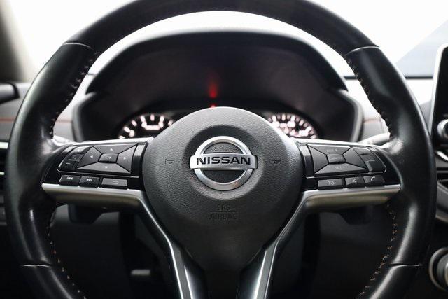 Photo of 2020 Super Black Clearcoat Nissan Altima