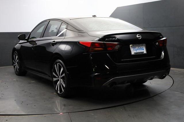 Photo of 2020 Super Black Clearcoat Nissan Altima