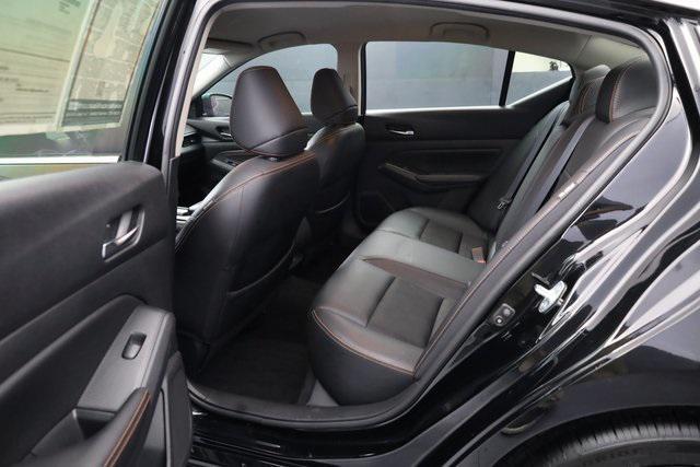 Photo of 2020 Super Black Clearcoat Nissan Altima