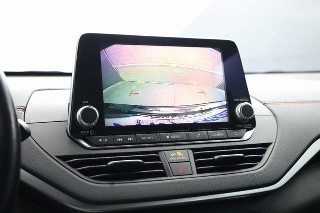 Photo of 2020 Super Black Clearcoat Nissan Altima