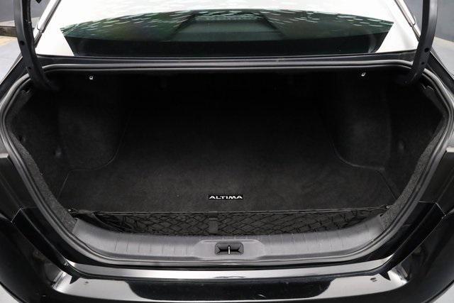 Photo of 2020 Super Black Clearcoat Nissan Altima