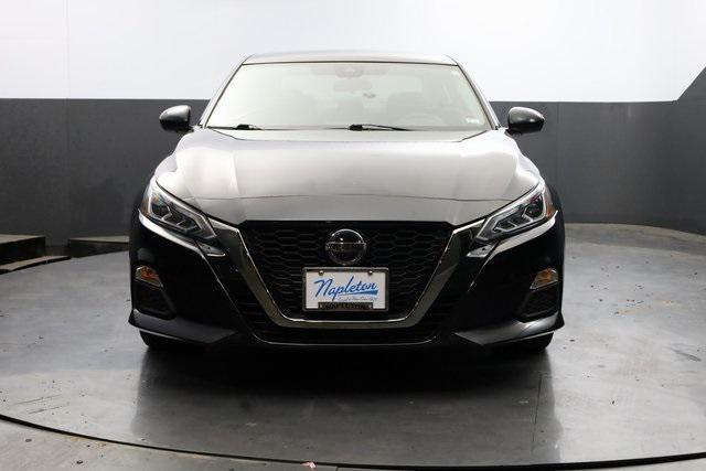 Photo of 2020 Super Black Clearcoat Nissan Altima