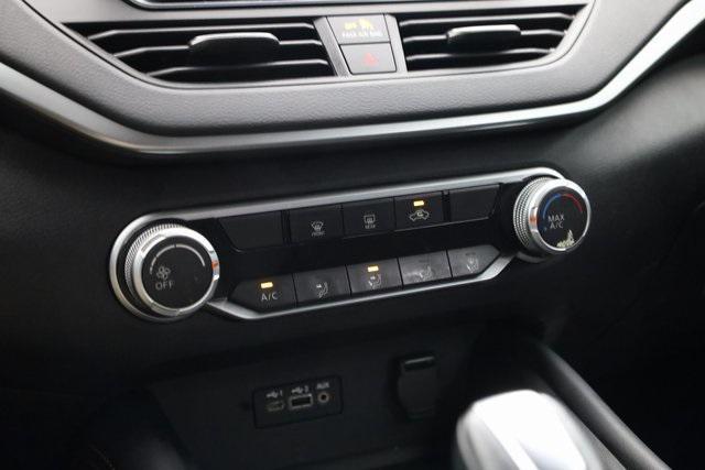 Photo of 2020 Super Black Clearcoat Nissan Altima