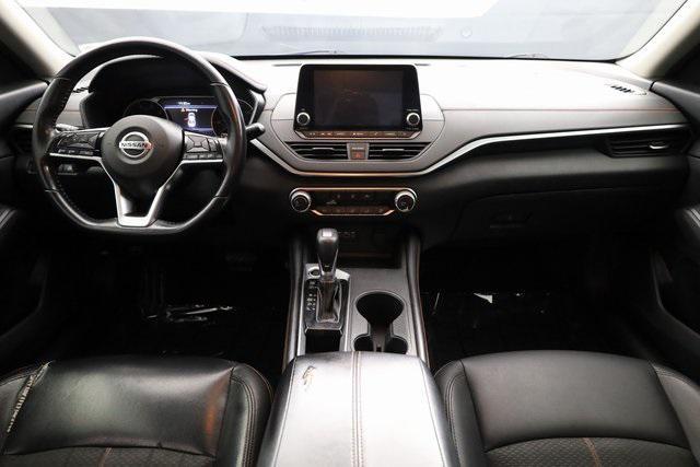 Photo of 2020 Super Black Clearcoat Nissan Altima