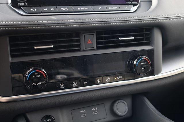 Photo of 2025 Super Black Nissan Rogue